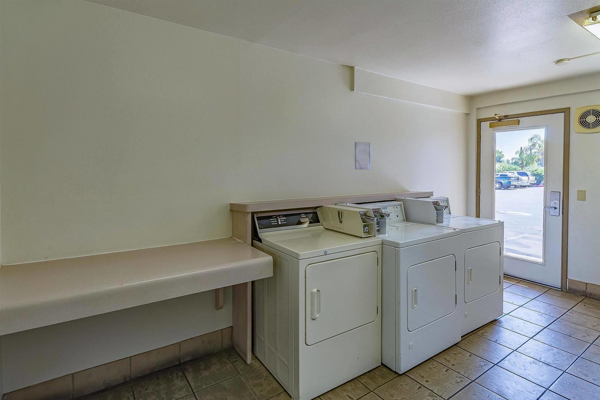 Motel 6-Fresno, Ca - Yosemite Hwy Zewnętrze zdjęcie